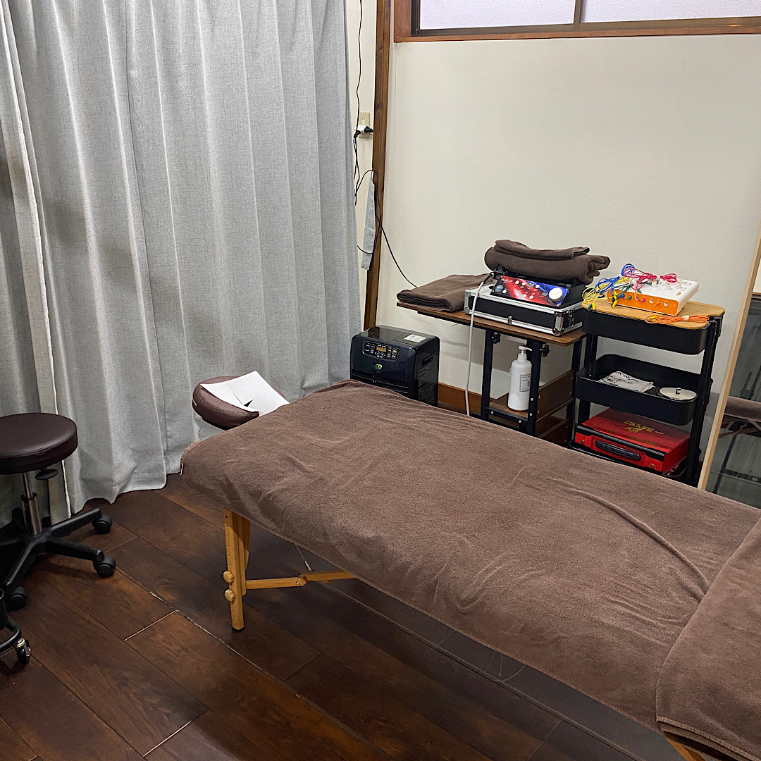 杉沢はりきゅう院の施術室です。